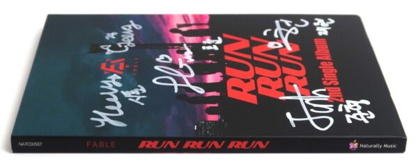 10-5709.jpg Fable - Run Run Run Signed Autographed CD Single Album 2021 K-Pop