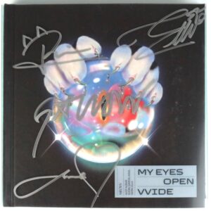 MEOVV - My Eyes Wide Open 1st Mini Album 4 Member Signed CD 2025 K-Pop