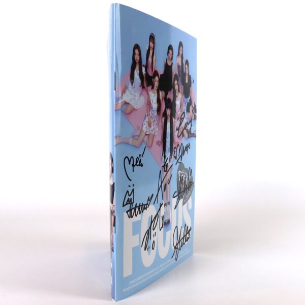 Hearts2Hearts - Focus 1st Mini Album Signed Autographed CD Promo