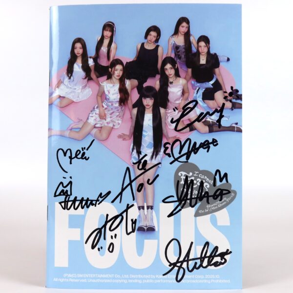 Hearts2Hearts - Focus 1st Mini Album Signed Autographed CD Promo