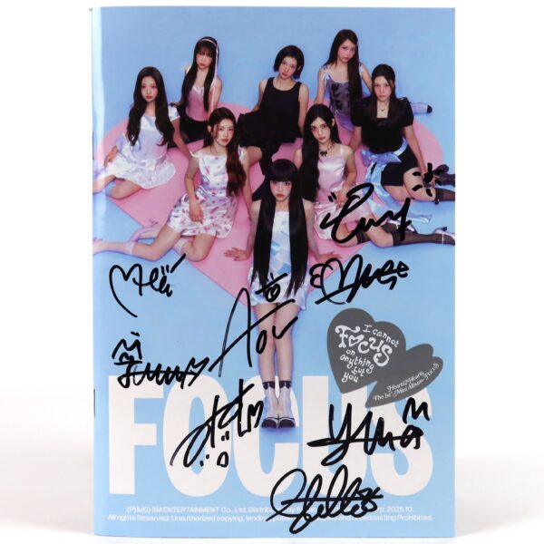 Hearts2Hearts - Focus 1st Mini Album Signed Autographed CD Promo