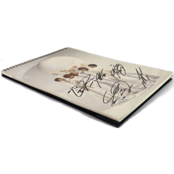 Shinee Signed 2010 Offical Calendar