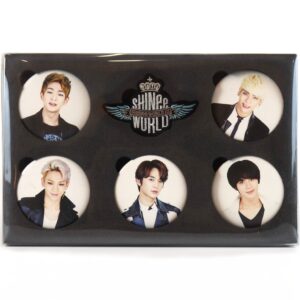 Shinee World III Pin Button + Wappen Set