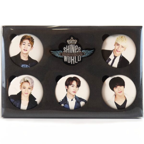 Shinee World III Pin Button + Wappen Set